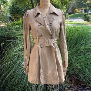 Light weight trench coat w/lace up detail- sz M